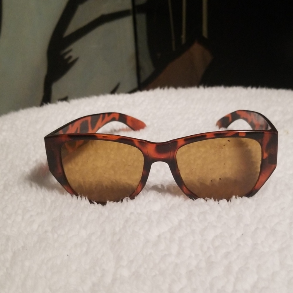 Sunglasses - Picture 4 of 4